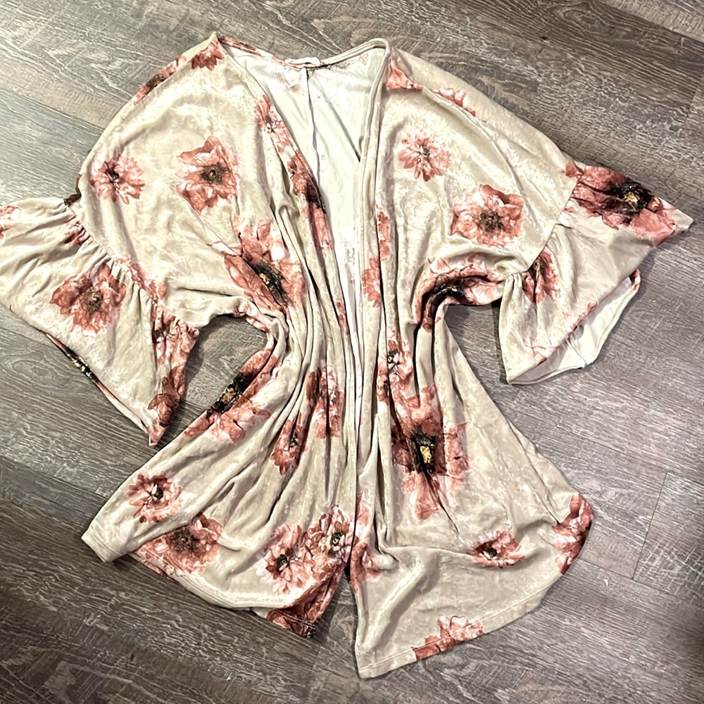 Easel kimono